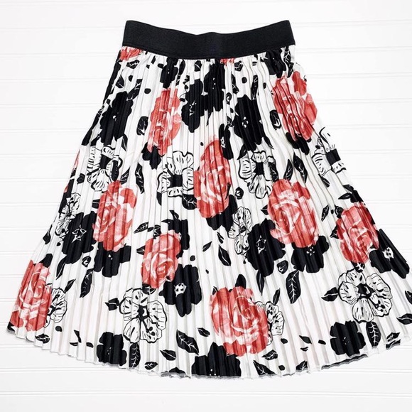 LuLaRoe Dresses & Skirts - Pleated skirt